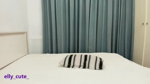 Snapshot of elly_cute_ chatting on 22, 11, 2025 Elly Cute online show from 22, 11, 2025