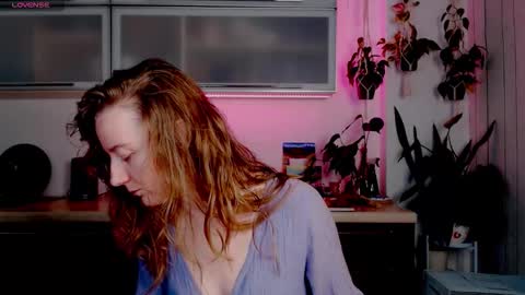 Snapshot of elly_helly chatting on 16, 12, 2025 elly_helly online show from 16, 12, 2025