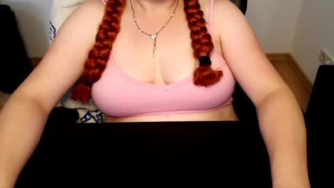 Snapshot of elly_petite chatting on 10, 7, 2026 Elly online show from 10, 7, 2026