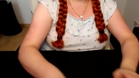 Snapshot of elly_petite chatting on 14, 7, 2026 Elly online show from 14, 7, 2026
