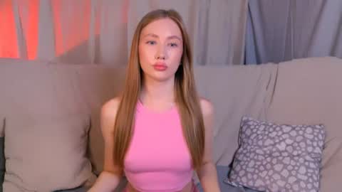 Snapshot of ellycolins_ chatting on 19, 7, 2026 Elly online show from 19, 7, 2026