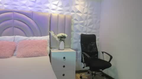Ellye online show from 4, 7, 2026