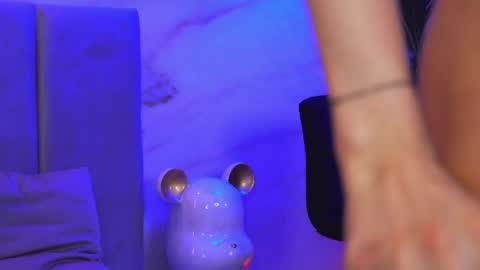 Elly online show from 9, 4, 2026