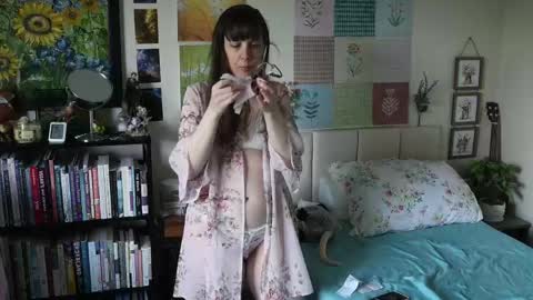 Elly Naomi online show from 24, 5, 2026