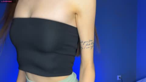 Snapshot of ellzabeth_ellison chatting on 6, 2, 2025 Im online Fri Sun Mon Tue Thu Fri Sat3 from 1000 online show from 6, 2, 2025