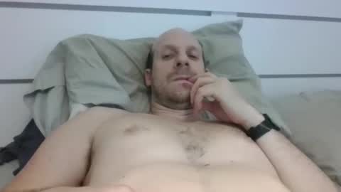 Snapshot of elmatirestrepo chatting on 12, 3, 2026 Mati Restrepo online show from 12, 3, 2026