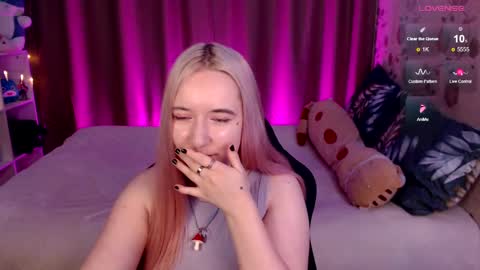 Snapshot of elovinora chatting on 18, 12, 2024 Ela give me a thumbs up if you like it  and this is important for the development of the account online show from 18, 12, 2024