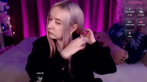 Snapshot of elovinora chatting on 20, 12, 2024 Ela give me a thumbs up if you like it  and this is important for the development of the account online show from 20, 12, 2024