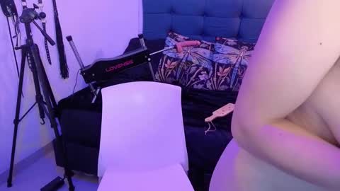 elowen_halley1 online show from 27, 9, 2025