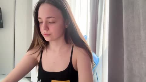 Snapshot of elowynx chatting on 29, 4, 2026 Milana online show from 29, 4, 2026