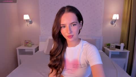 Snapshot of elsa_carterr chatting on 8, 3, 2025 elsa_carterr online show from 8, 3, 2025