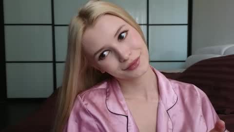 Snapshot of elsafawn chatting on 17, 9, 2025 elsa online show from 17, 9, 2025