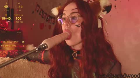 Snapshot of elsaredwood chatting on 31, 10, 2025 ElsaRedwood online show from 31, 10, 2025