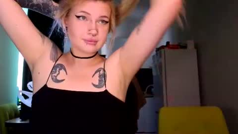 Snapshot of elvenmilk chatting on 20, 7, 2026 Ciri online show from 20, 7, 2026