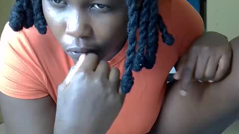 Snapshot of elvier_pretty chatting on 19, 10, 2025 flo online show from 19, 10, 2025