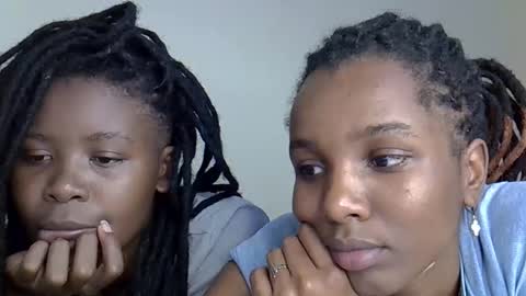 Snapshot of elvier_pretty chatting on 1, 11, 2025 flo online show from 1, 11, 2025