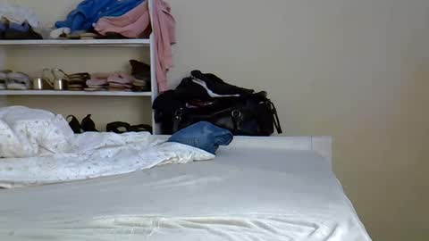 Snapshot of elvier_pretty chatting on 7, 11, 2025 flo online show from 7, 11, 2025