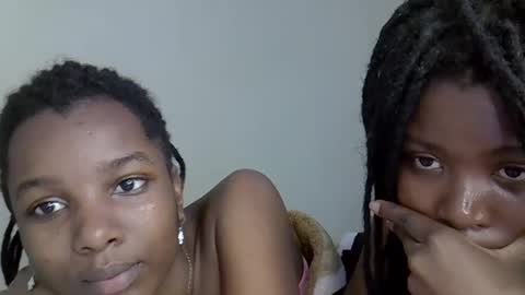 Snapshot of elvier_pretty chatting on 14, 11, 2025 flo online show from 14, 11, 2025