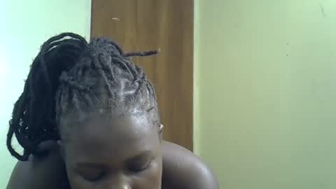 Snapshot of elvier_pretty chatting on 19, 12, 2025 flo online show from 19, 12, 2025