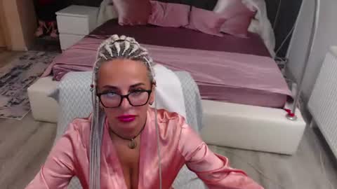 elviramilf online show from 3, 8, 2026