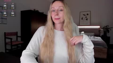 Snapshot of em_emilie chatting on 17, 9, 2025 Emilie online show from 17, 9, 2025