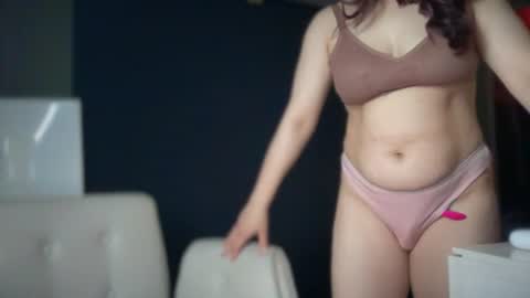 Snapshot of ema_lov3 chatting on 18, 7, 2026 Ema Love online show from 18, 7, 2026