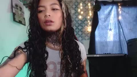 Snapshot of ema_ploxx chatting on 8, 10, 2025 ema_ploxx online show from 8, 10, 2025