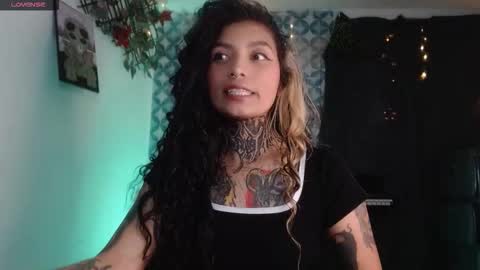 Snapshot of ema_ploxx chatting on 25, 10, 2025 ema_ploxx online show from 25, 10, 2025