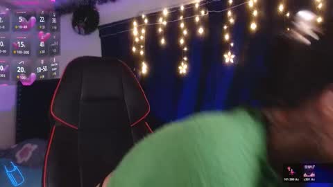 Snapshot of ema_ploxx chatting on 4, 12, 2025 ema_ploxx online show from 4, 12, 2025