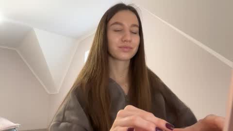 Snapshot of emberfamn chatting on 18, 12, 2025 Alina online show from 18, 12, 2025