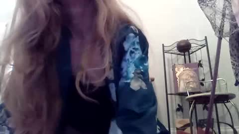 Snapshot of embershines chatting on 4, 3, 2025 Embershines online show from 4, 3, 2025