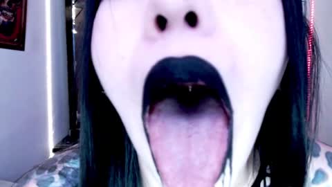 Snapshot of emearld_black chatting on 15, 12, 2024 Emerald Black online show from 15, 12, 2024