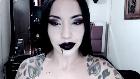 Snapshot of emearld_black chatting on 28, 10, 2025 Emerald Black online show from 28, 10, 2025