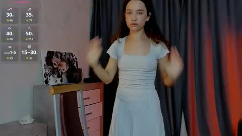 Snapshot of emeliareaper chatting on 28, 9, 2025 Emelia online show from 28, 9, 2025