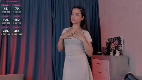 Snapshot of emeliareaper chatting on 10, 10, 2025 Emelia online show from 10, 10, 2025