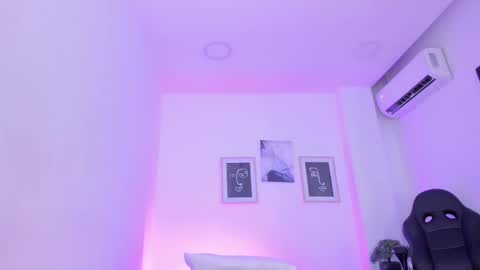 emelie_89 online show from 19, 2, 2025