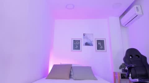 emelie_89 online show from 21, 2, 2025