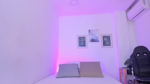 emelie_89 online show from 10, 3, 2025