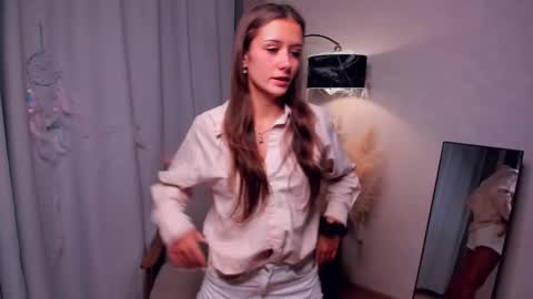 Snapshot of emelineweeman chatting on 1, 11, 2025 Emma online show from 1, 11, 2025