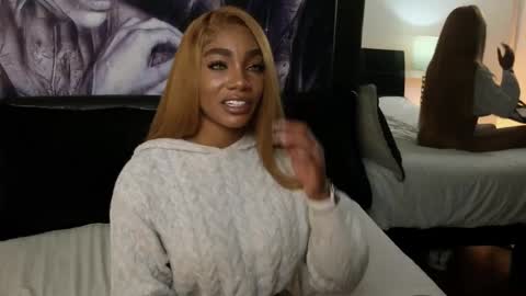 Snapshot of emely_brandon_ chatting on 22, 11, 2025 anyelii online show from 22, 11, 2025