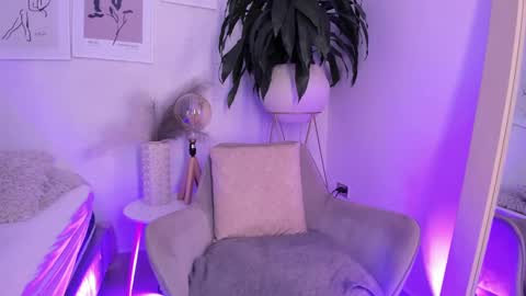 Emely online show from 9, 3, 2025