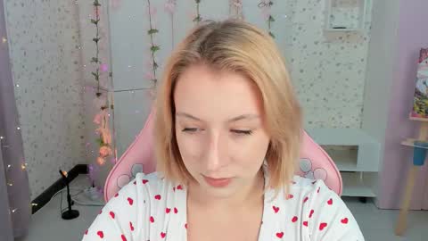 Snapshot of emely_garcias chatting on 19, 10, 2025 emelia online show from 19, 10, 2025