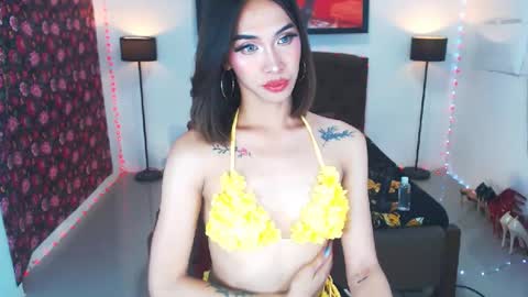 Snapshot of emerladmore chatting on 10, 7, 2026 emerladmore online show from 10, 7, 2026