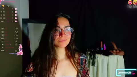 Snapshot of emi_roberts chatting on 28, 10, 2025 Emmily Roberts online show from 28, 10, 2025