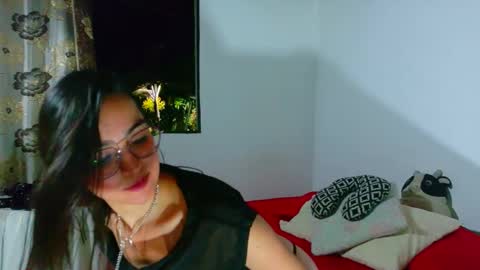 Snapshot of emi_roberts chatting on 13, 11, 2025 Emmily Roberts online show from 13, 11, 2025