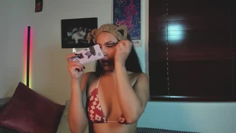 Emilia Gomez online show from 4, 2, 2026