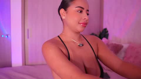 Snapshot of emiily_bell chatting on 5, 7, 2026 online show from 5, 7, 2026