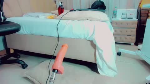 EmillySaenz online show from 3, 2, 2025