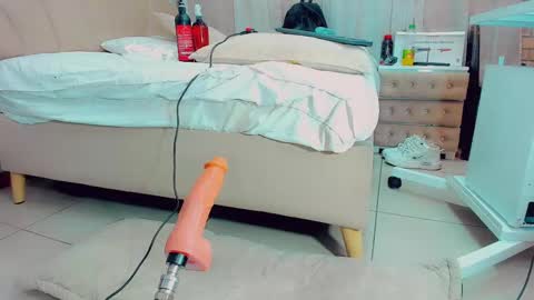 EmillySaenz online show from 23, 2, 2025