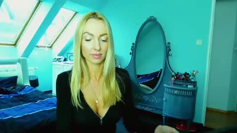 Snapshot of emilachat chatting on 23, 1, 2025 Emila online show from 23, 1, 2025